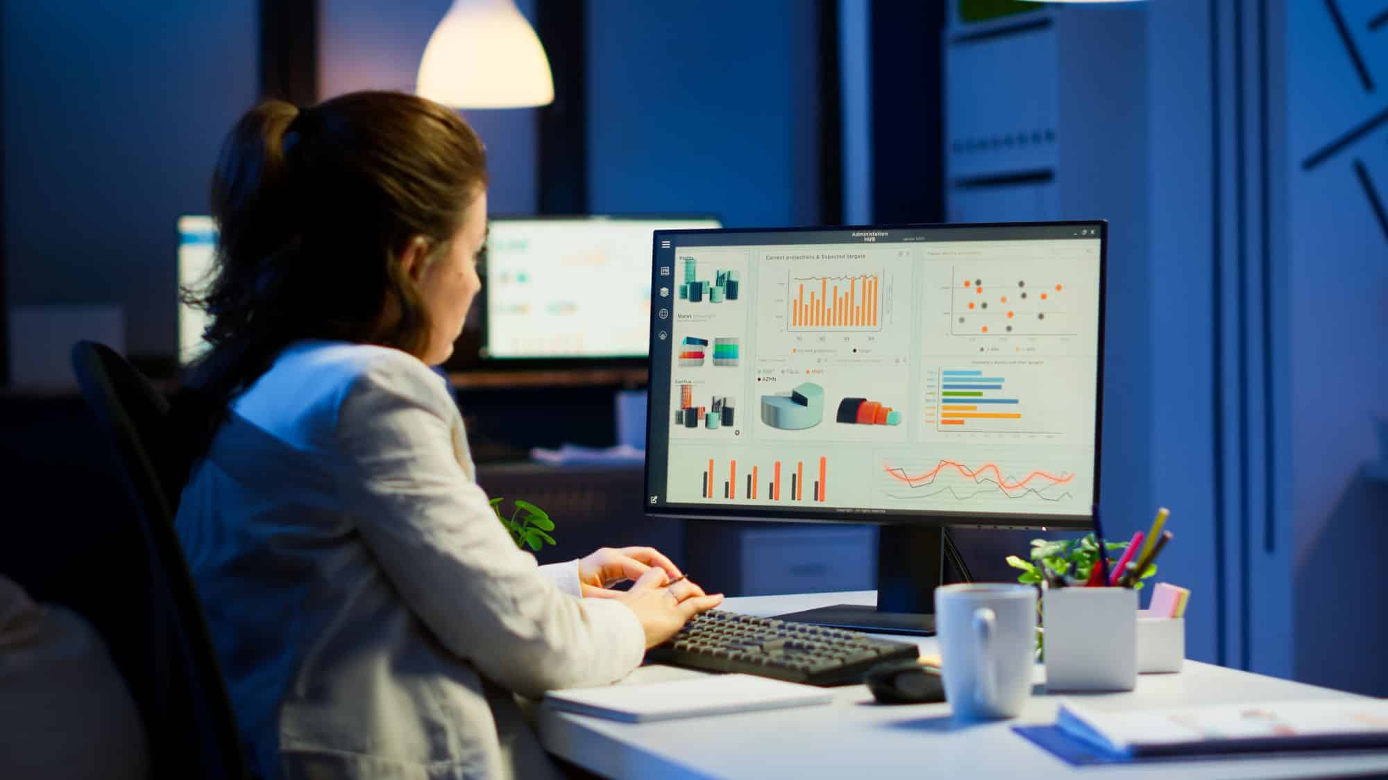lesfavoris-metiers-dataanalystfemme-1